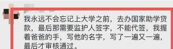 读书的意义在此刻具象化了，男孩帮身旁的大人填写资料