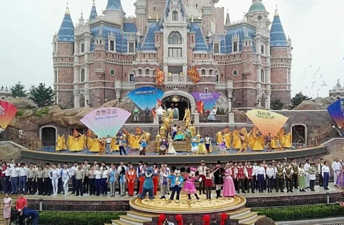 上海迪士尼回应暑期门票涨至719元：属于“高峰日”价格